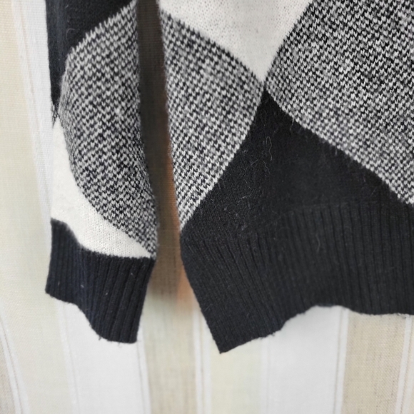 Lane Bryant Knit Cardigan Sweater Plaid Black White Size 14/16 - Picture 2 of 10